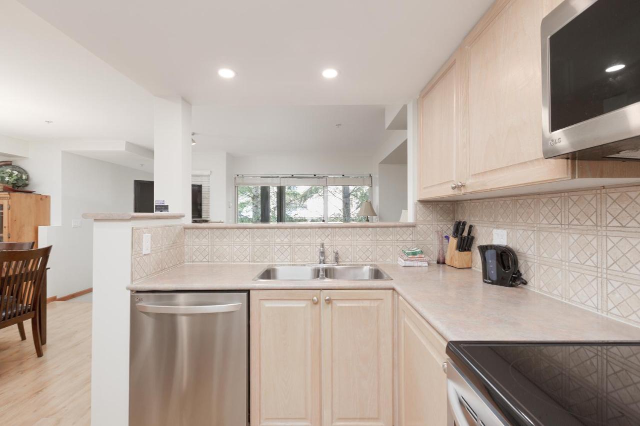 Lagoons By Cozystay Signature Whistler Exterior photo